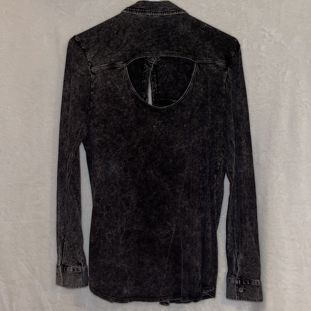 Button up - Picture 4 of 4